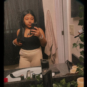 Meet your Posher, Parísh maríe